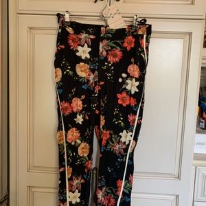 Farm Rio cropped pants NWT